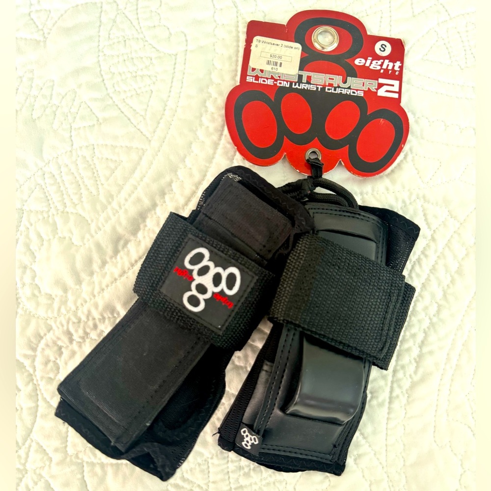 NWT-Triple Eight RD Ladies S Wristsaver | Skater Wrist Guards | Roller Derby